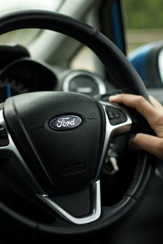 Legendariske Ford Fiesta er stadig en fest at køre i!
